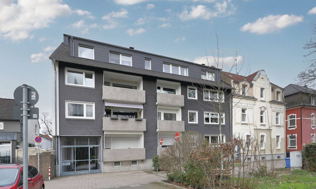 Mehr als nur ein Mehrfamilienhaus - Substanz trifft Potenzial – 45141 Essen – Bild 1 von 9