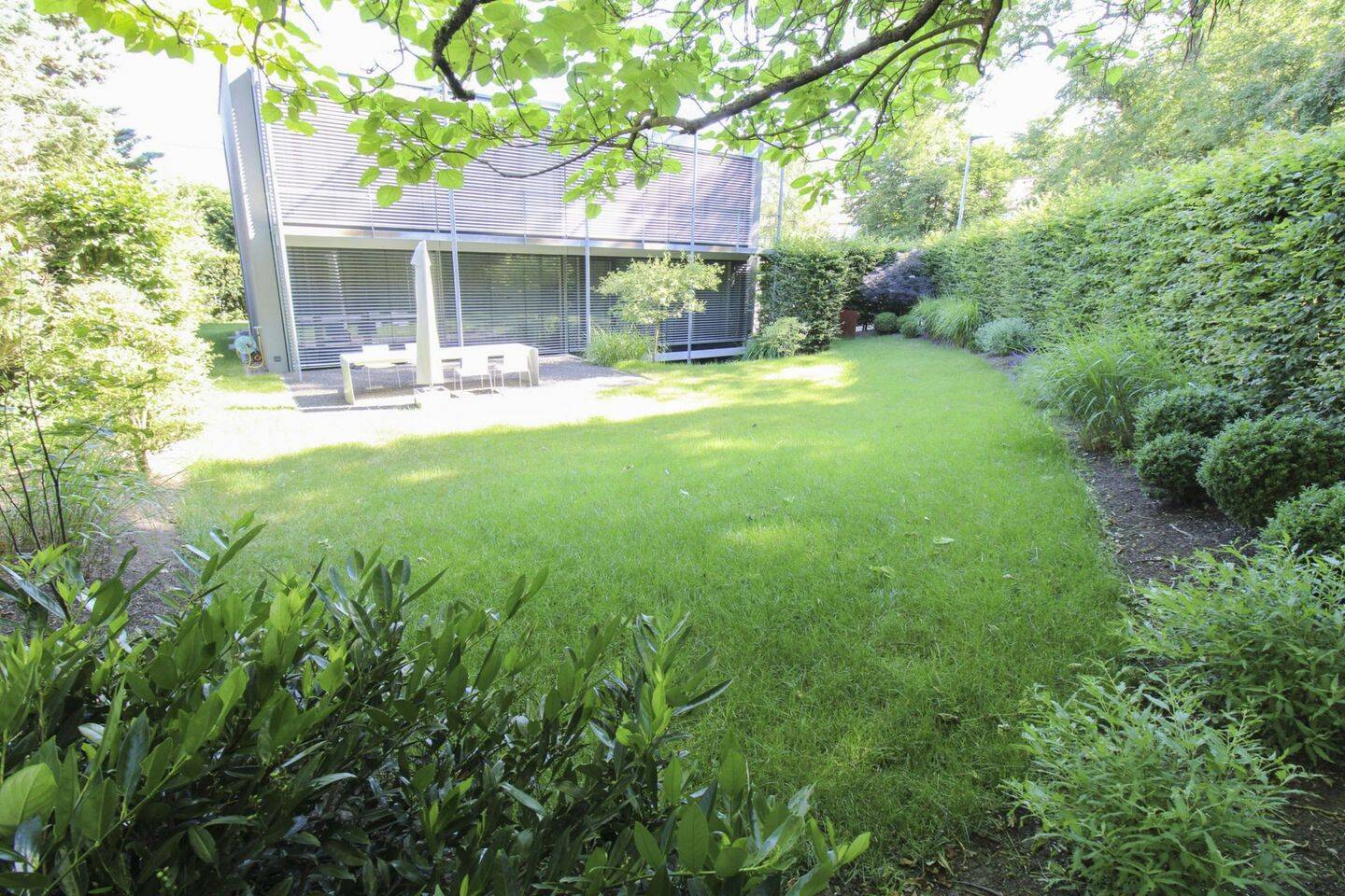 Prämiertes Meisterwerk am Waldrand: Exklusives Barth-Designhaus in Gerlingen! – Gerlingen – Vorschaubild 3