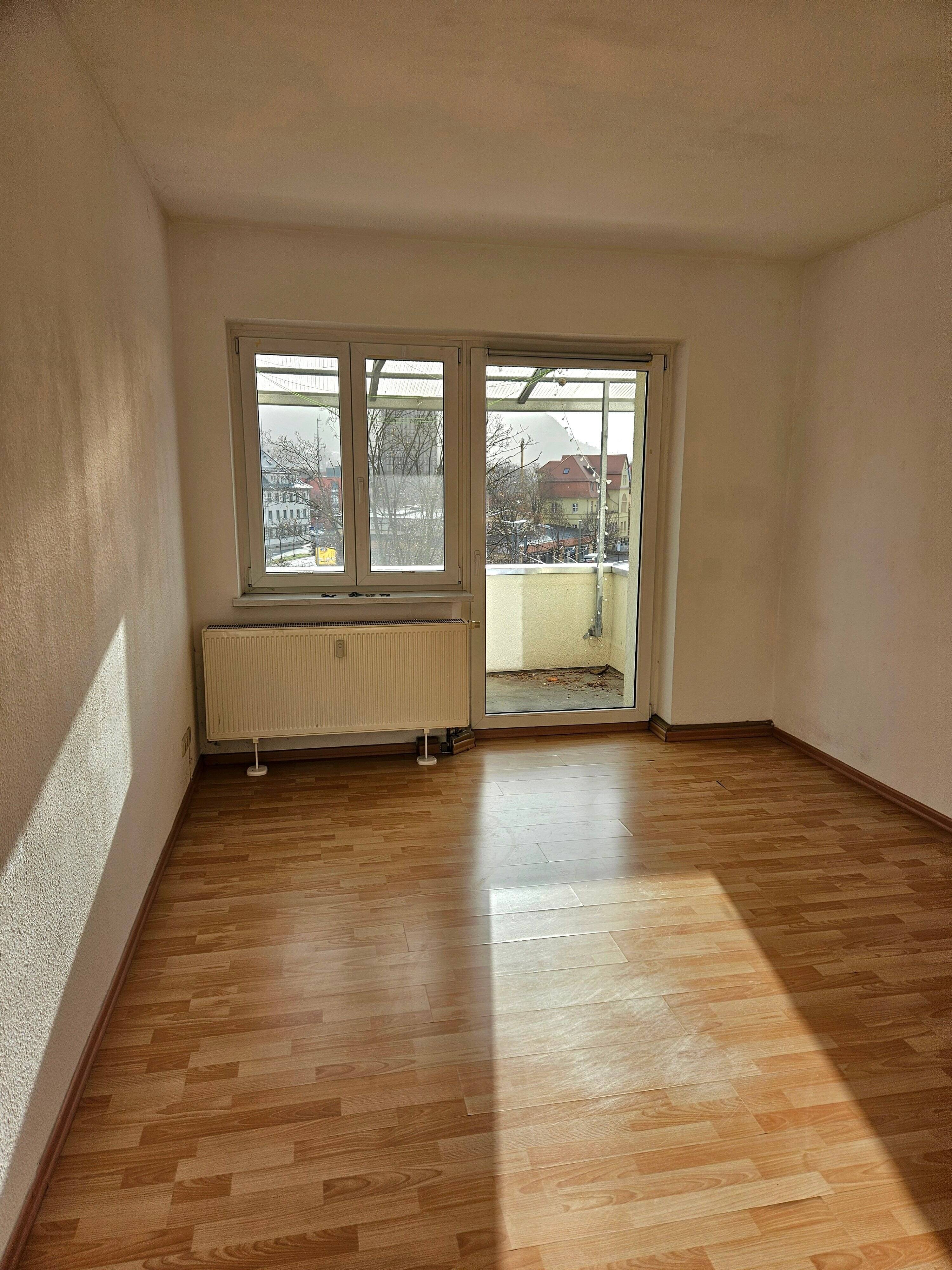 zentral gelegene 2 Zimmer Wohnung mit Balkon , nicht WG geeignet
