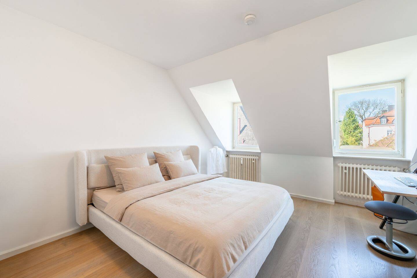AIGNER - Rarität in Bestlage: Charmante Erbpacht-Dachgeschosswohnung am Nymphenburger Schlosskanal – München – Vorschaubild 6