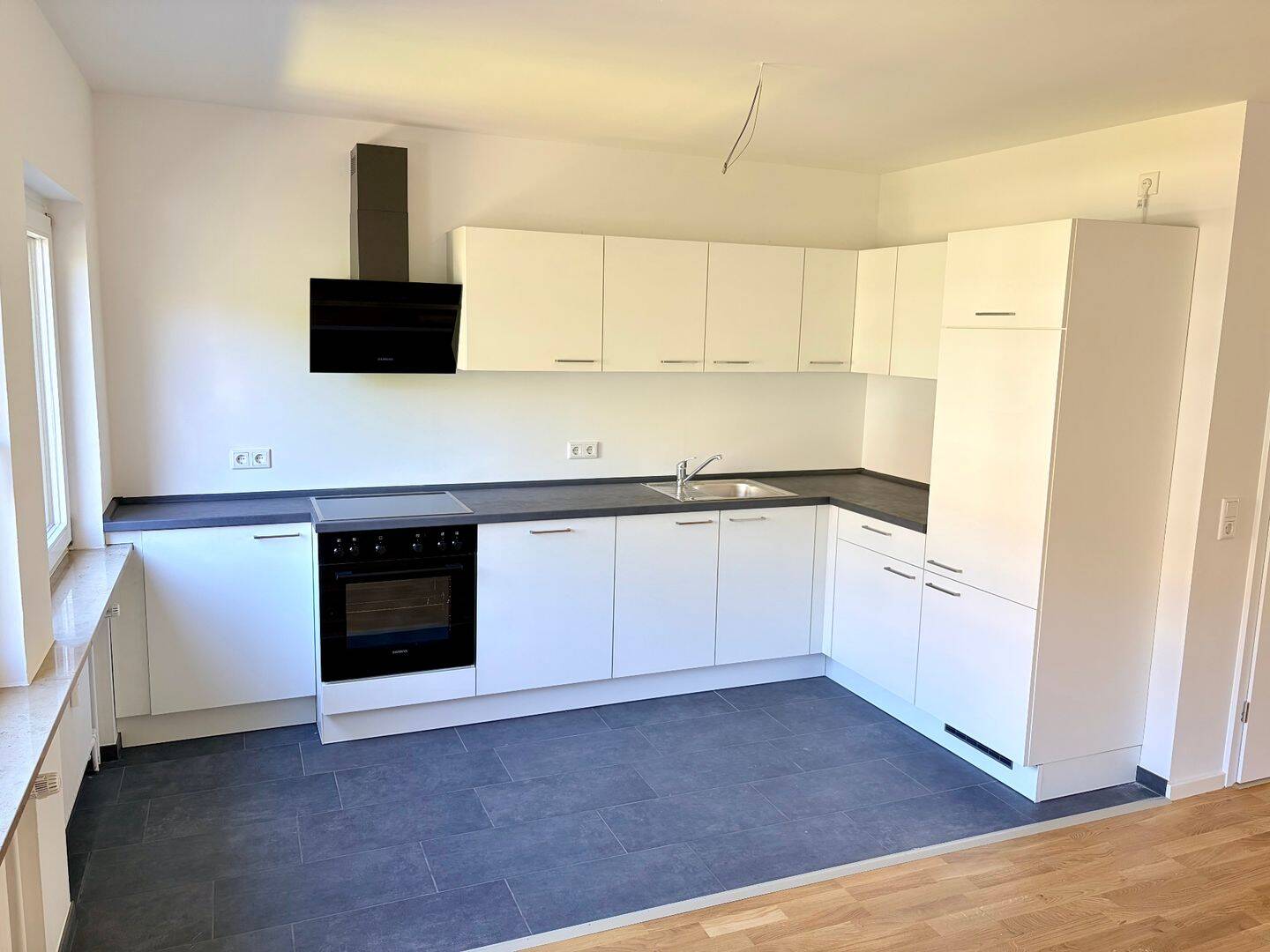 Mit neuer EBK! Lichtdurchflutete 2-Zimmer-Wohnung – Nürnberg – Vorschaubild 2