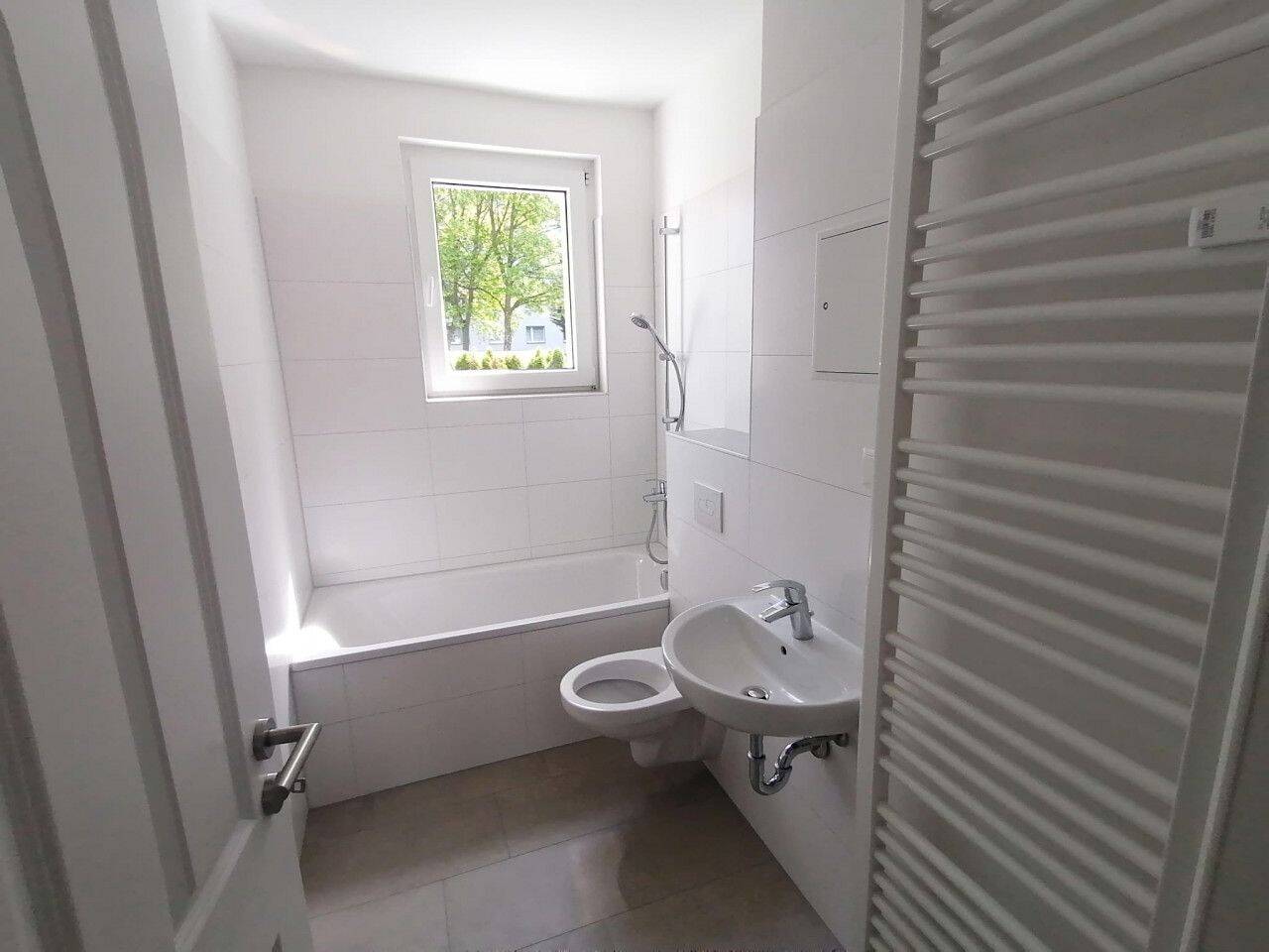 2,5 Raum-Wohnung mit großem Balkon – Magdeburg – Vorschaubild 4