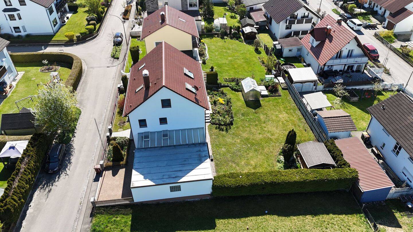 Charmantes Einfamilienhaus mit Einliegerwohnung und viel Platz mit Alpenblick – Wehringen – Vorschaubild 4