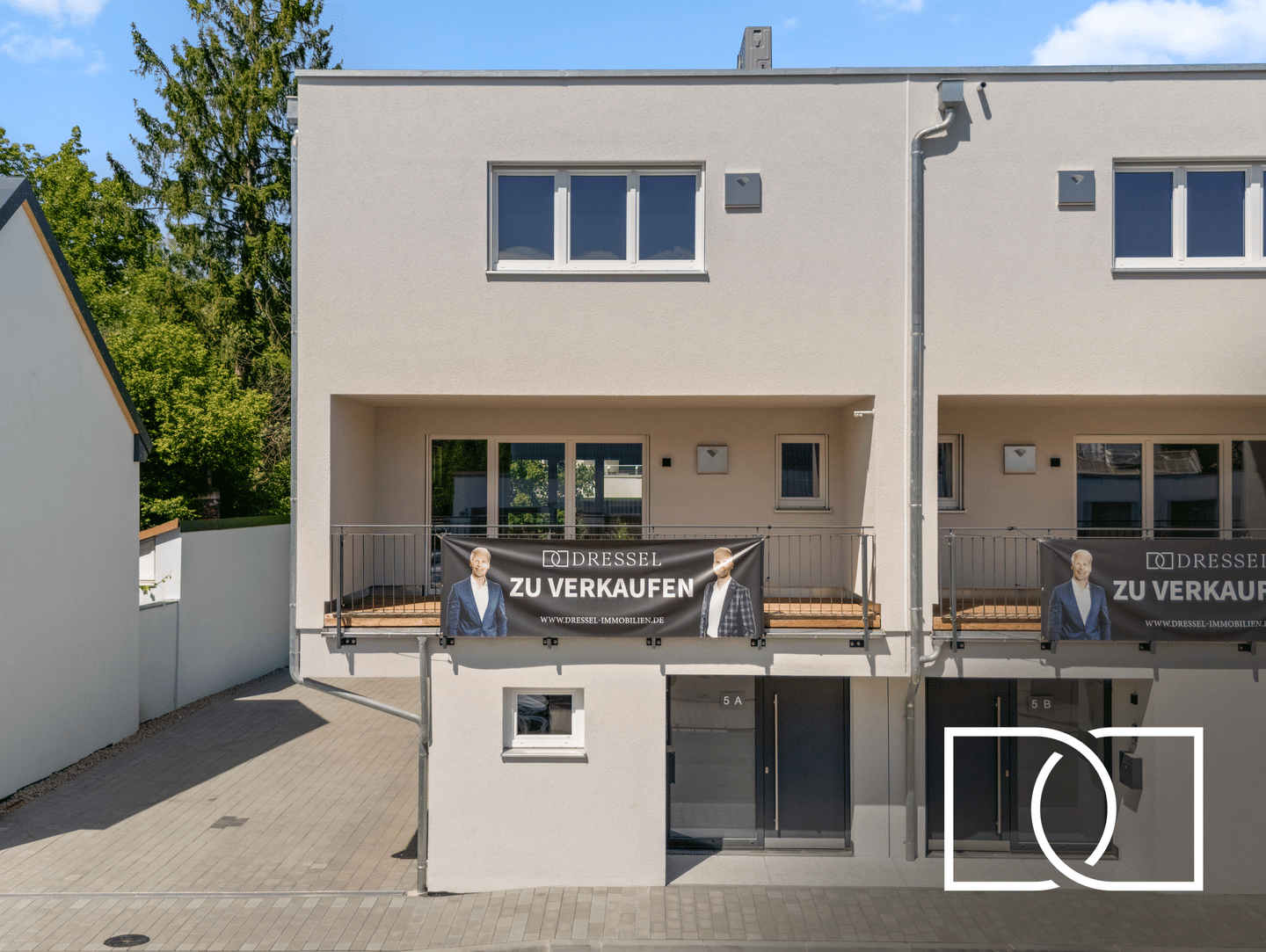 KFW40 Niedrigenergie mit Förderungen! Sofort bezugsfertiges Reiheneckhaus am Fluss mit Dachterrasse – Bayreuth – Bild 1 von 9