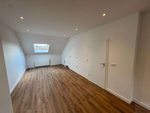 Kernsanierte 5-Zimmer-DG-Wohnung in Düsseldorf-Oberbilk – 40227 Düsseldorf – Vorschaubild 5