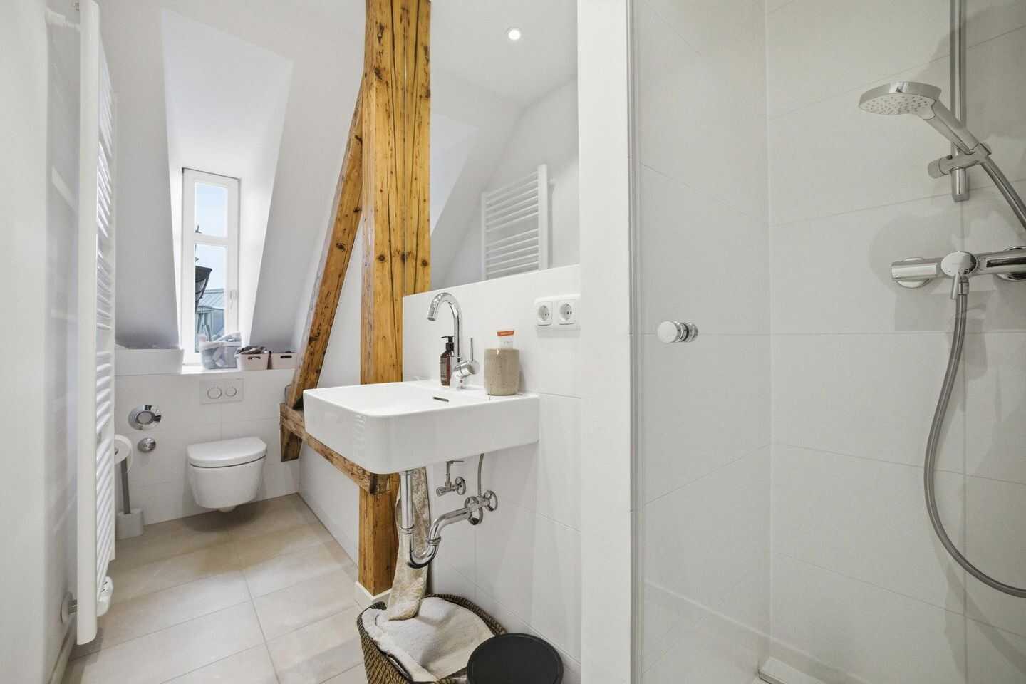 Schönstes Schwabing -kernsanierte DG-Wohnung in denkmalgeschütztem Altbau – München – Vorschaubild 9