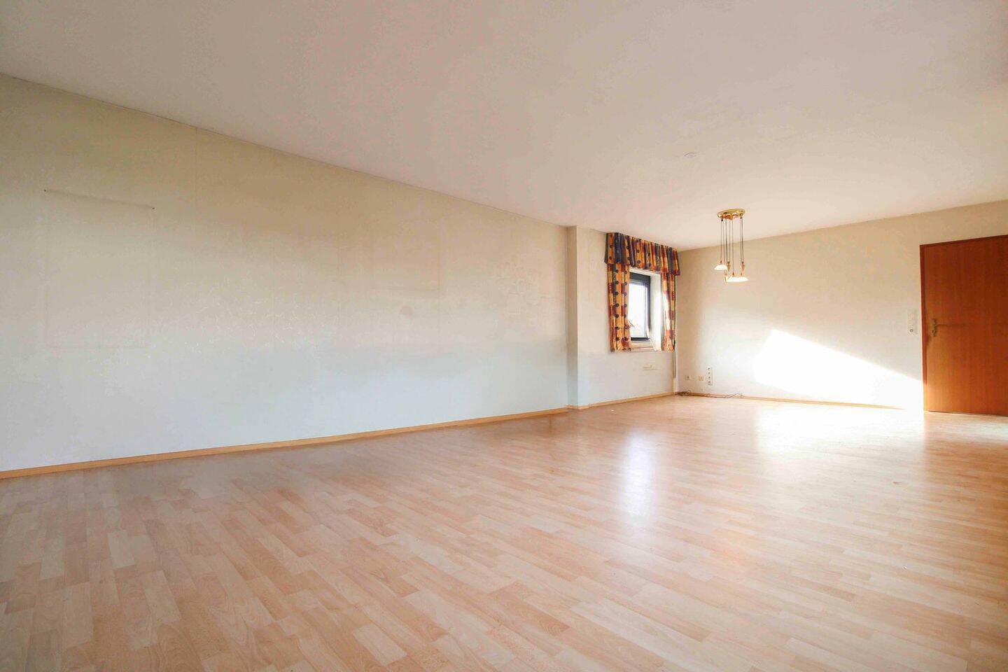 Vielseitiges Mehrgenerationenhaus auf großem Grundstück mit Scheune & Garten in Grävenwiesbach – Grävenwiesbach – Vorschaubild 7