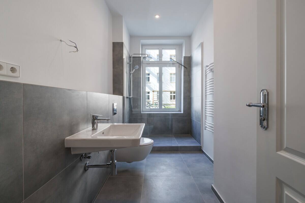 Bezugsfreie 2-Zimmer-Wohnung mit hohen Decken nahe HTW-Campus und Spree – Berlin – Vorschaubild 9