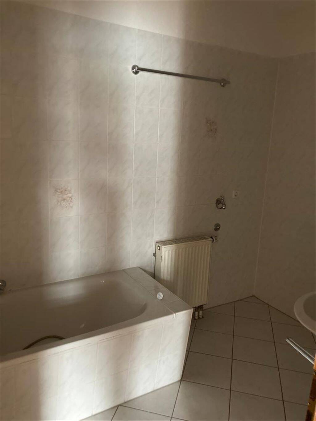 * Kompakte 3-Zimmer mit Balkon, Laminat und Wannenbad in Zentrumsnähe! * Stellplatz mgl. – Chemnitz – Vorschaubild 3