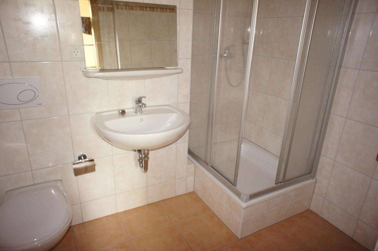 Frei ab 1.10.26 - modernes Laminat - in ruhiger Lage – Chemnitz – Vorschaubild 8