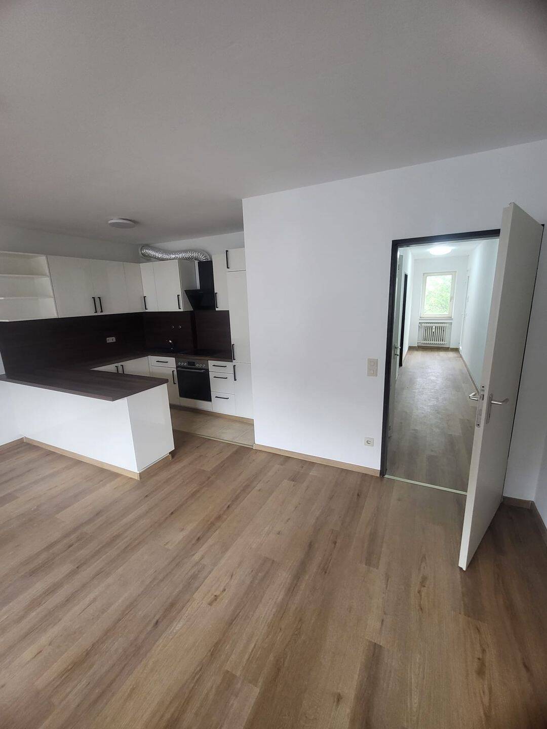 Moderne 2-Zimmer Wohnung mit privatem Parkplatz