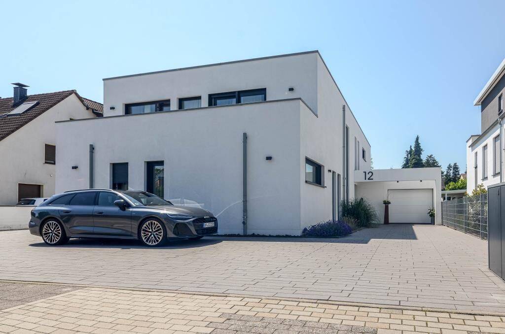 Ein- bis Dreifamilienhaus im Bauhausstil im Zentrum von Langenfeld * Baujahr 2020 * ca. 295 m² Wohnfläche – Langenfeld (Rheinland) – Vorschaubild 3