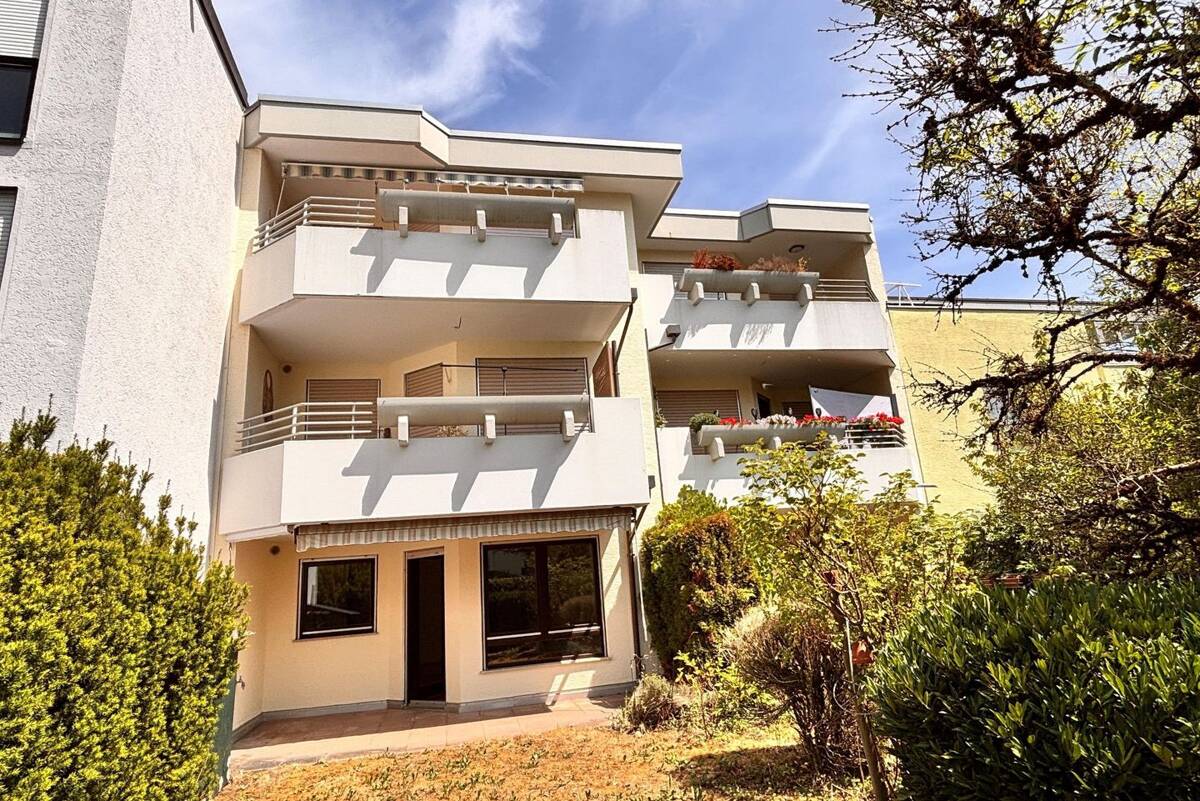Sehr ruhig gelegene, freie 2 ½-Zimmer-Wohnung mit Westterrasse, Garten, Ostbalkon und TG-Stellplatz! – 70567 Stuttgart – Bild 1 von 9