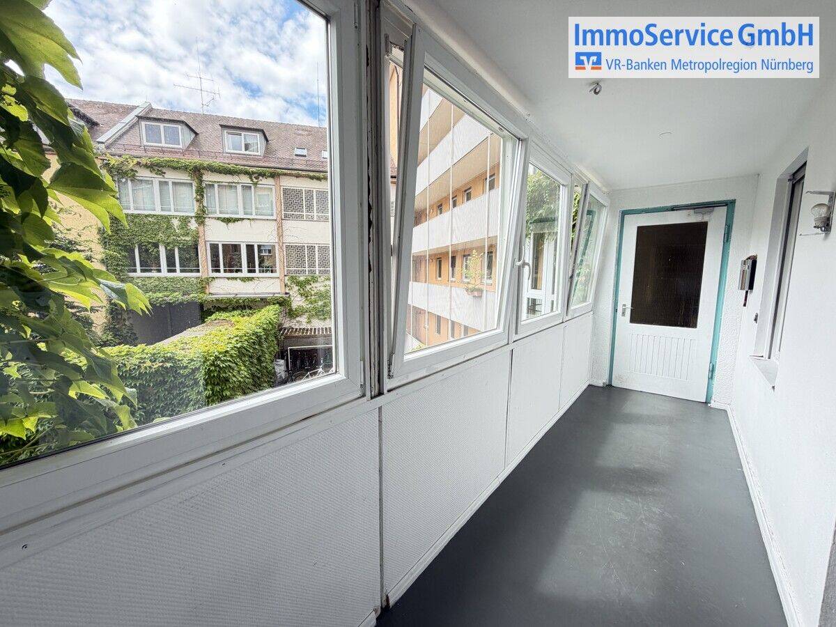 Renovierungsbedürftige 4,5-Zimmer-Wohnung mit 2 Balkone nähe Stadtpark – Nürnberg – Vorschaubild 2