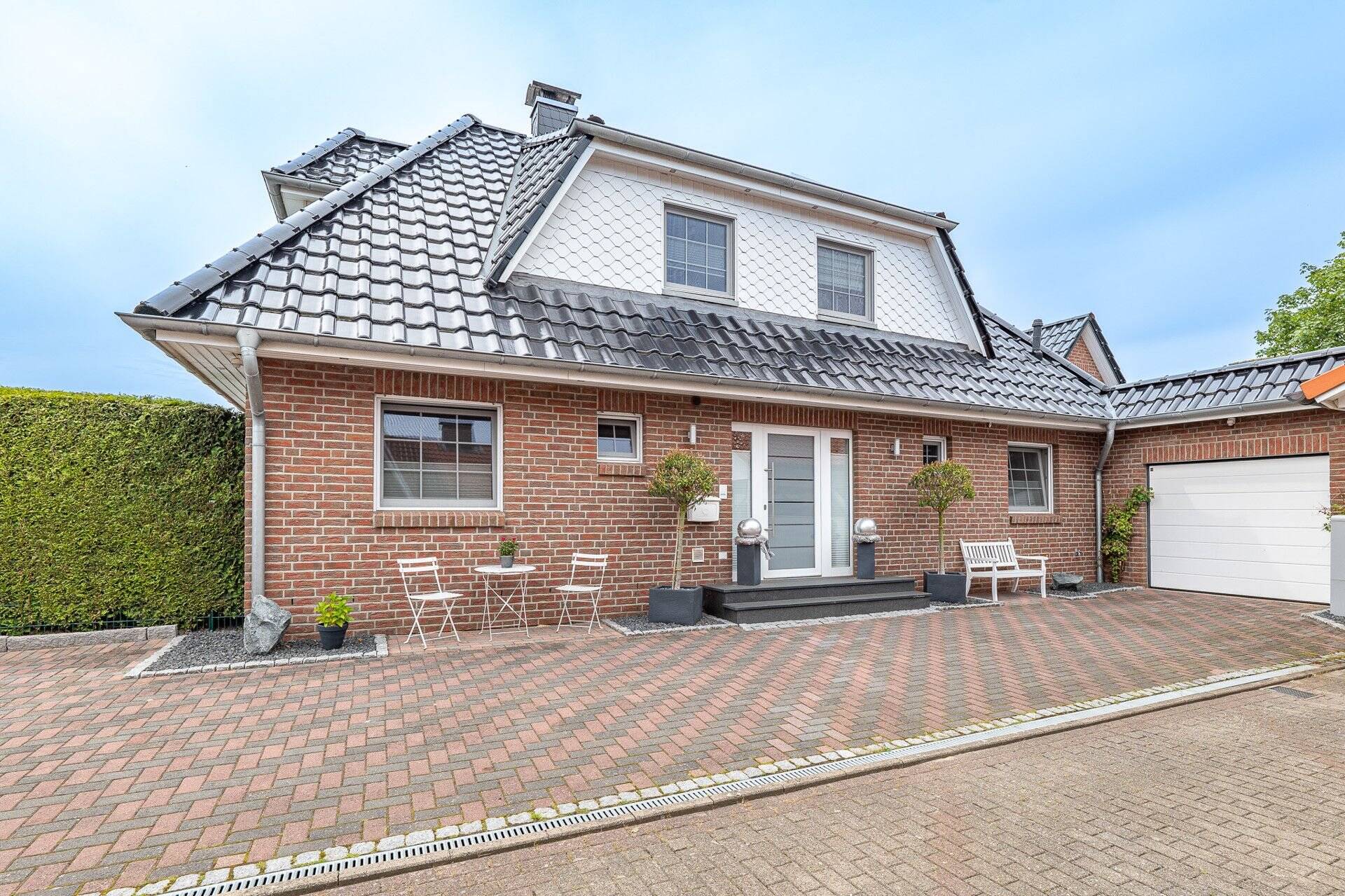 Ihr neues Wohnparadies: Einfamilienhaus plus Tiny House in ruhiger Sackgasse! – Drochtersen – Bild 1 von 9
