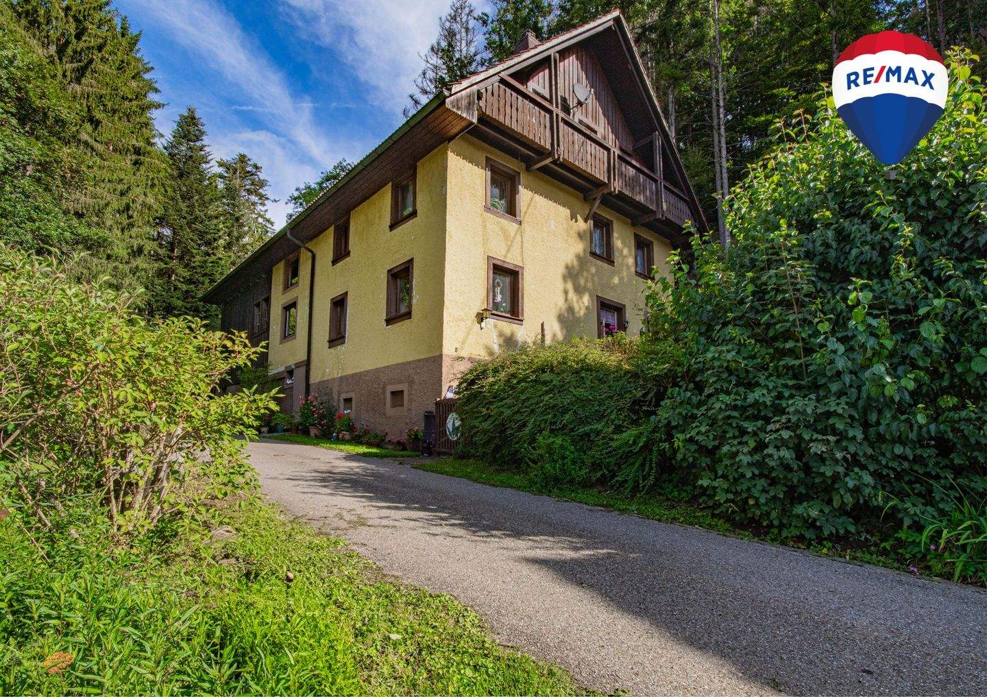 Viel Charme und Ausbaupotenzial -Einfamilienhaus mit Scheune in ruhiger Ortsrandlage in Weilheim-Ay – Weilheim – Bild 1 von 9