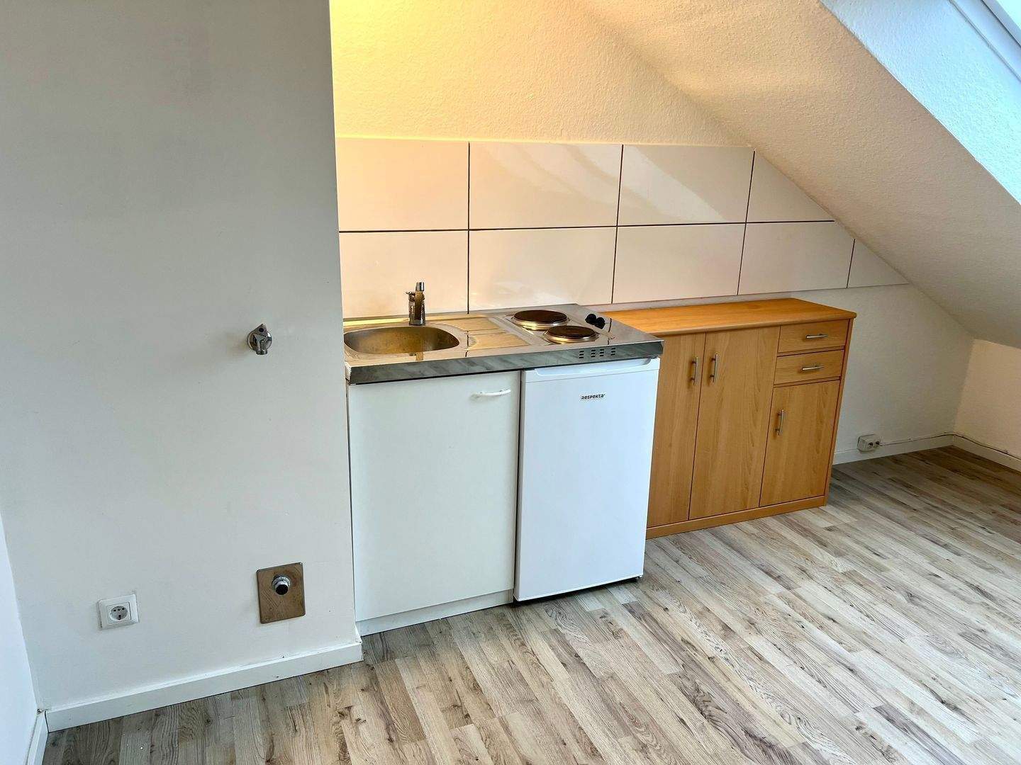 Großzügige 1-Zimmer-Wohnung Saniert mit schönem Ausblick, Aufzug, Stellplatz – Kiel – Vorschaubild 5