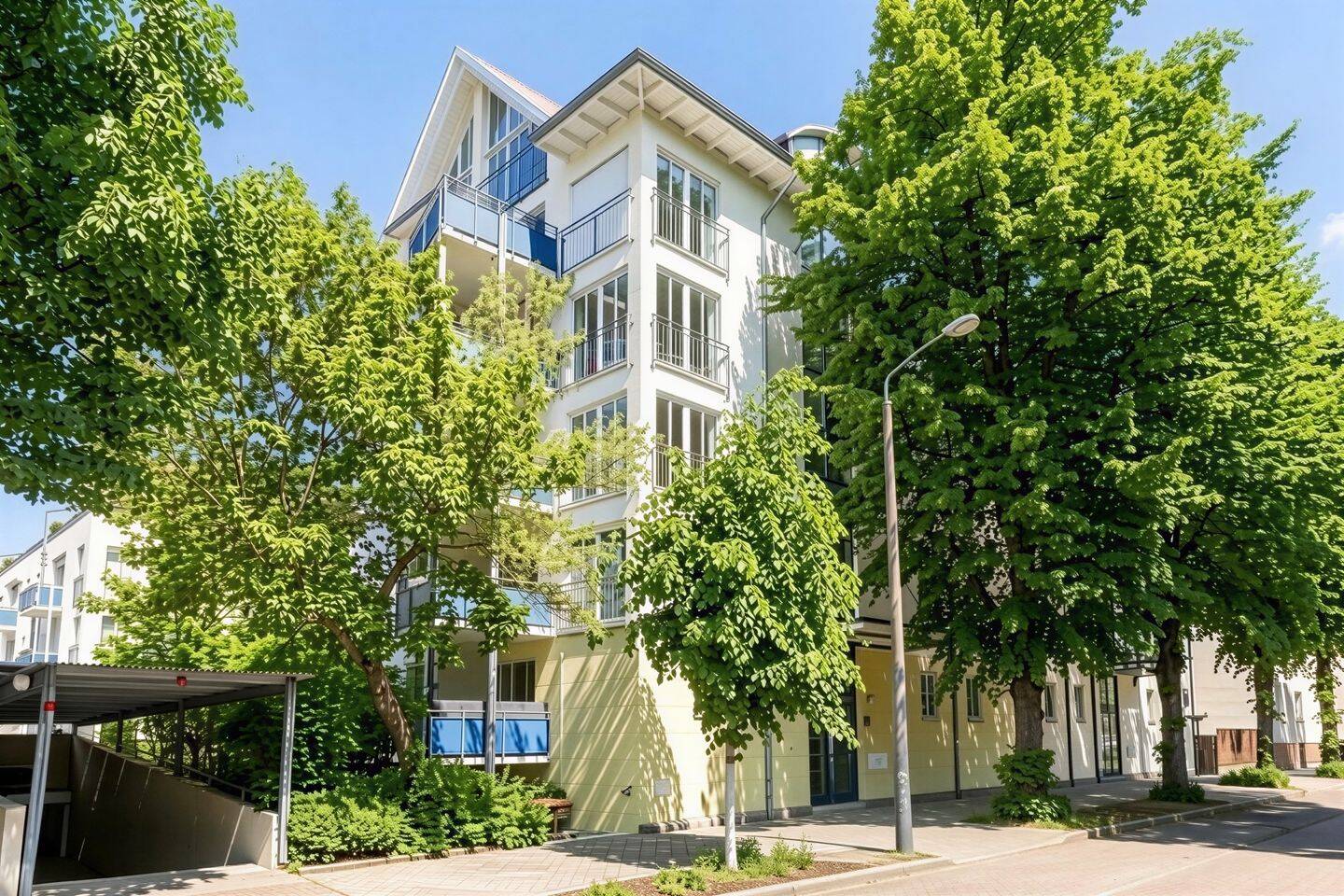 +++ An der Weißen Elster! Modernisierte 2-Zimmer-Wohung mit TG-Stellplatz und großem Balkon! +++ – Leipzig – Bild 1 von 9