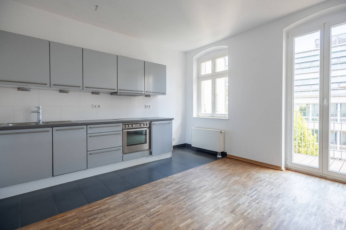 Bezugsfrei in Berlin-Mitte: Sanierte Gründerzeit-Wohnung mit Balkon, EBK, nahe Bundestag & Charité