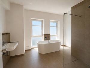 3 Zimmer Oberwohnung mit Balkon im Villen-Quartier