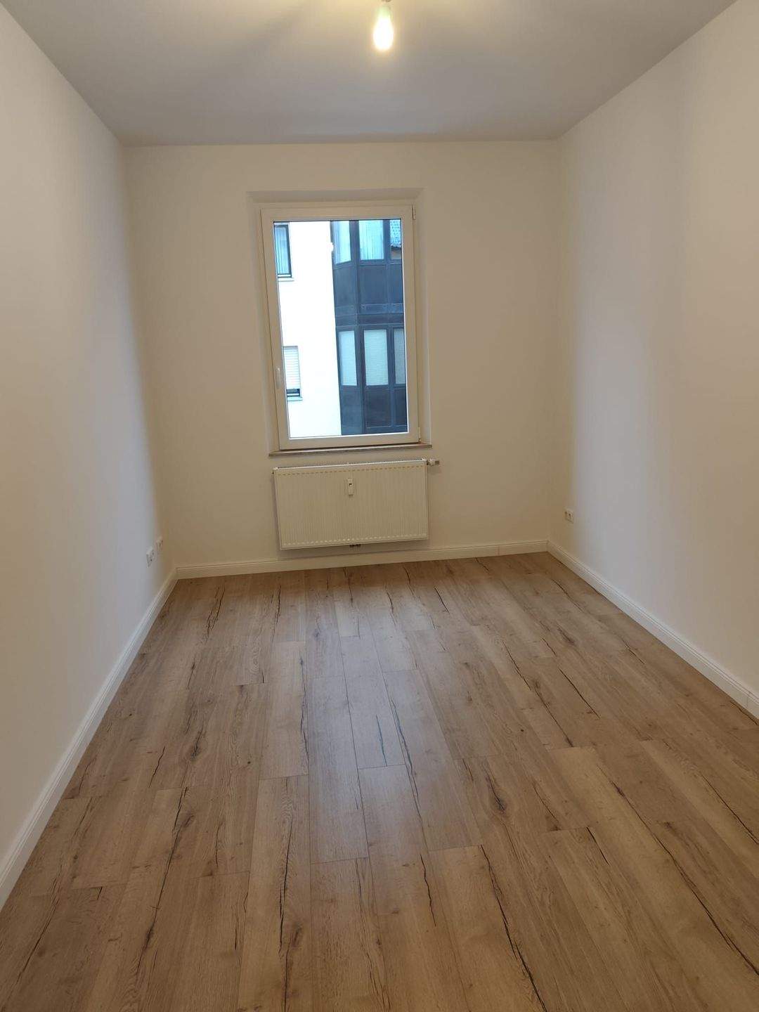 WE 4 - Sehr schöne helle und hochwertig renovierte 2-Zimmer Wohnung inkl. Einbauküche – Nürnberg – Vorschaubild 9