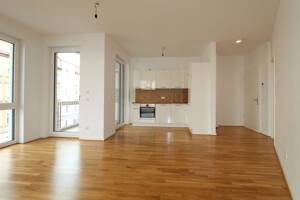 Ab 01.09.2026 bezugsfrei! Helle 2 Zimmer mit EBK und Balkon in ruhiger Seitenstraße!