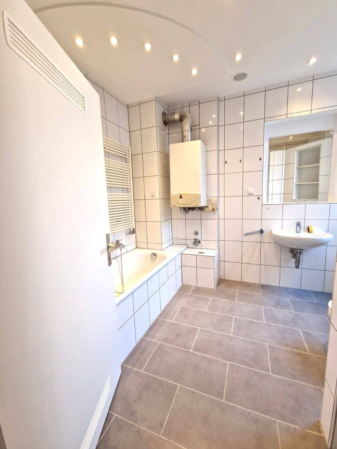 ***Karlsruhe Südstadt - WG-Zimmer in 4-er Wohngemeinschaft -tolle Altbauwohnung, 5-ZKB*** – Karlsruhe – Vorschaubild 5