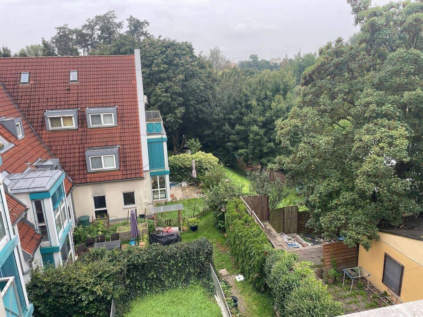 2,5-Zimmer-Galeriewohnung mit Balkon, Einbauküche und Tiefgaragenstellplatz – Nürnberg – Vorschaubild 4