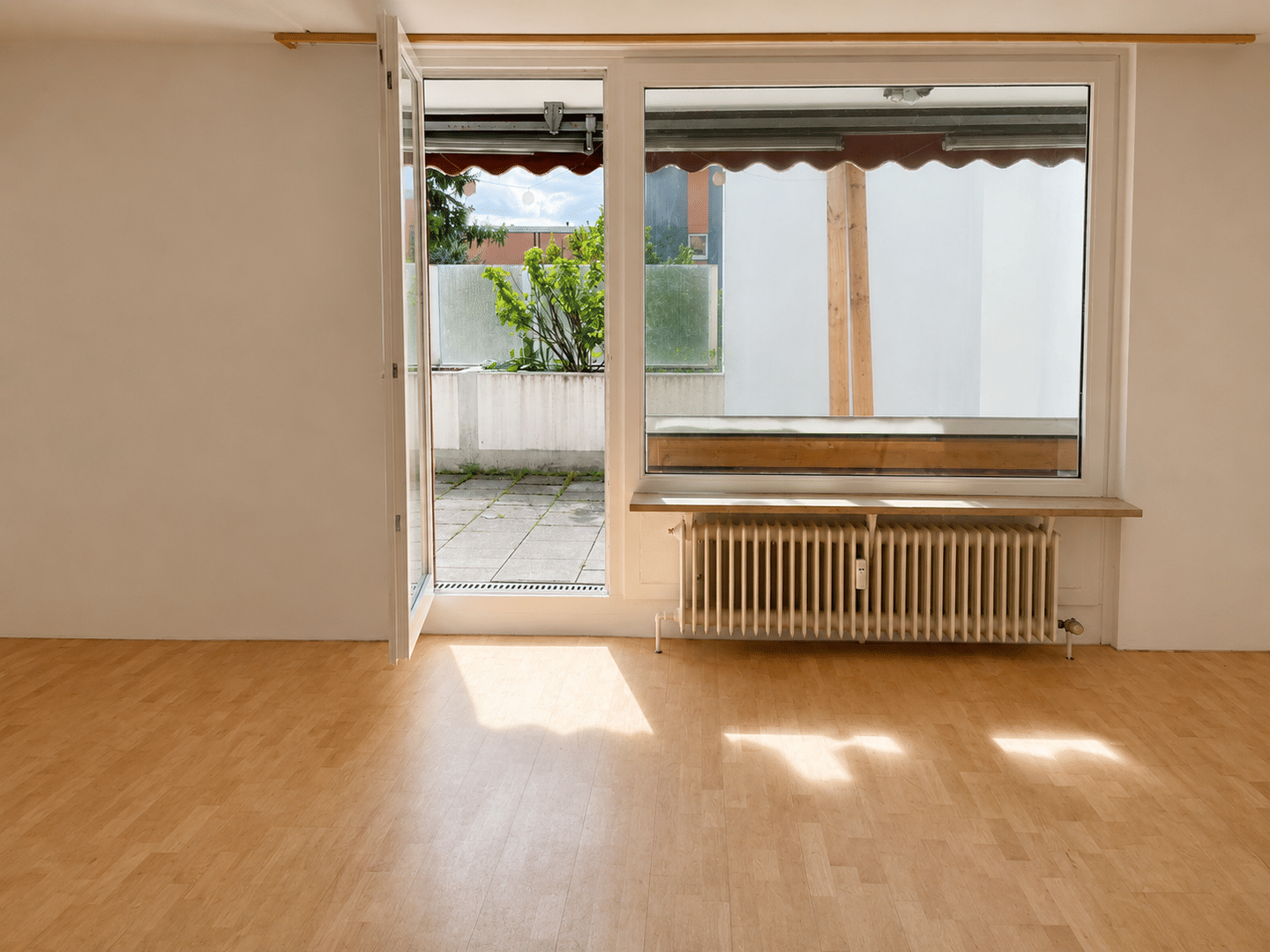 Helle 3,5-Zimmer-Wohnung mit großer Dachterrasse, Balkon, Einbauküche & Aufzug – ideal für 3er-WG – Nürnberg – Vorschaubild 8
