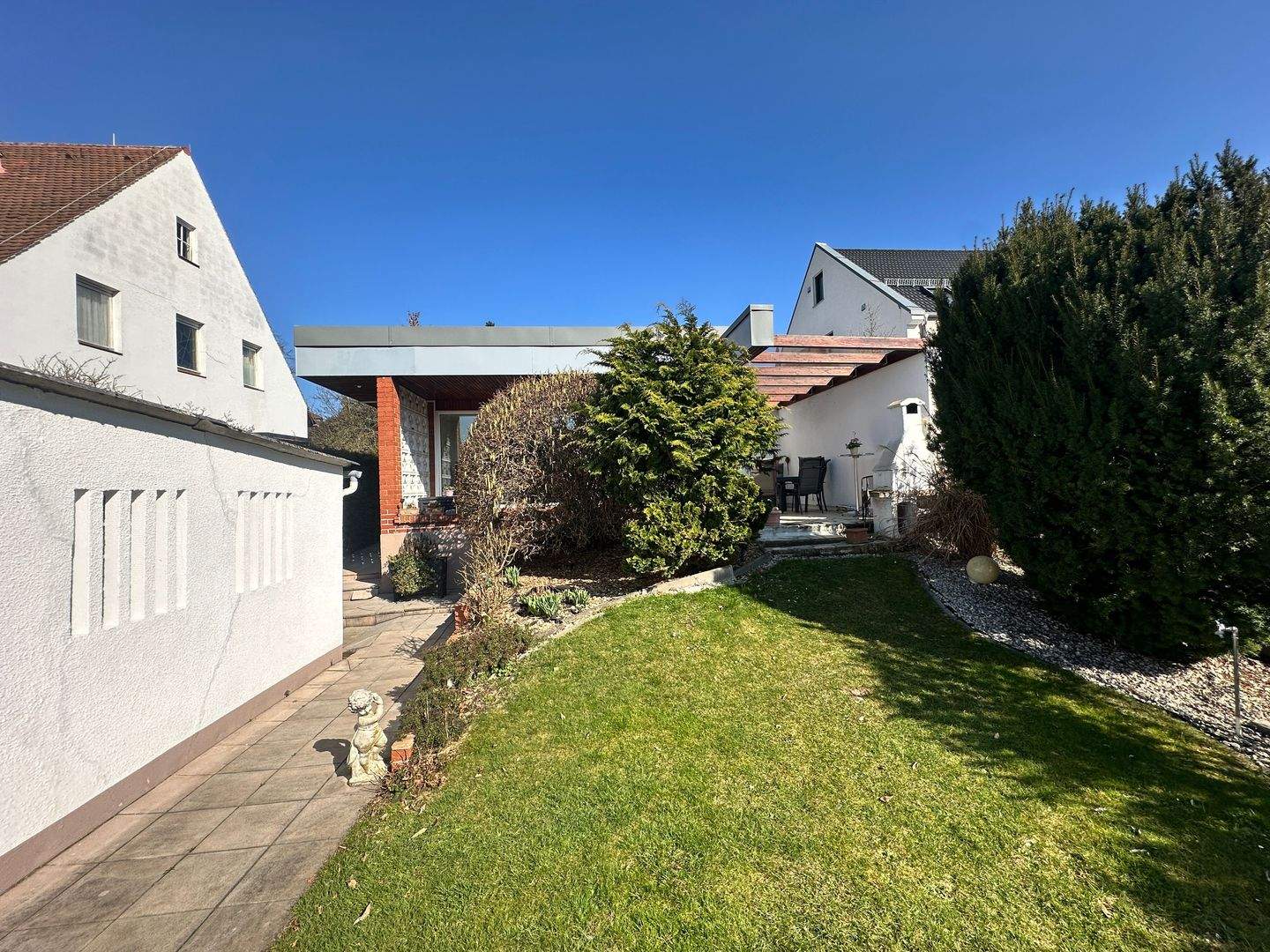 Wohnen auf einer Ebene: Großzügiger 7-Zimmer-Bungalow mit Gartenidylle in begehrter Lage Nürnberg-Eibach – Nürnberg – Vorschaubild 8