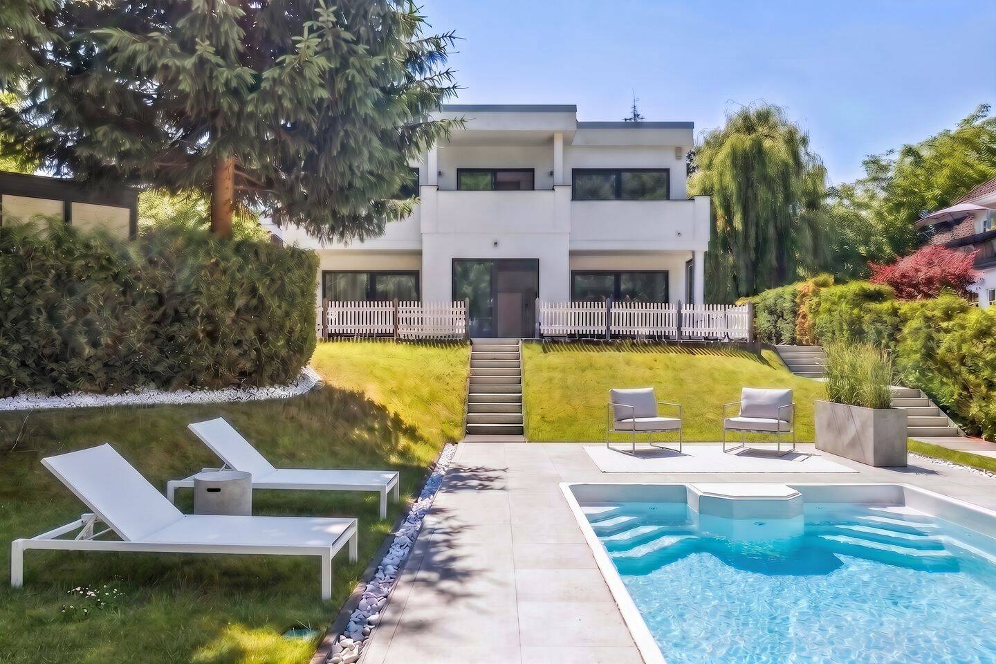 Architektur trifft Natur - Exklusive Bauhausvilla mit Resortcharakter
