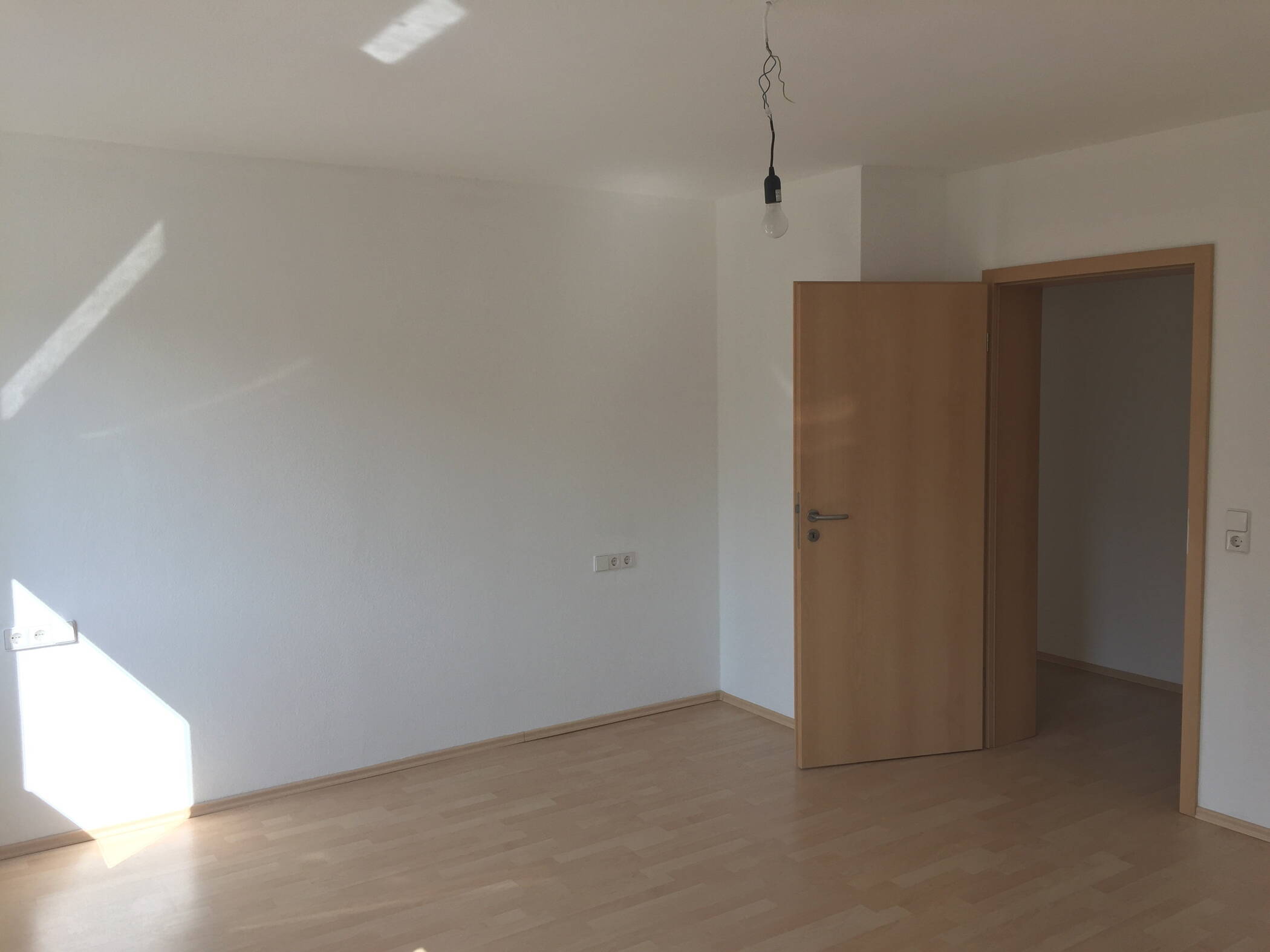 ⭐⭐⭐⭐⭐ Helle 4 Zimmer Wohnung ab SOFORT zu vermieten; Einbauküche; ❌ Solarstrom ❌ nur 1-2 Mieter ❌ Auto Stellplatz direkt am Haus – Geislingen an der Steige – Vorschaubild 6