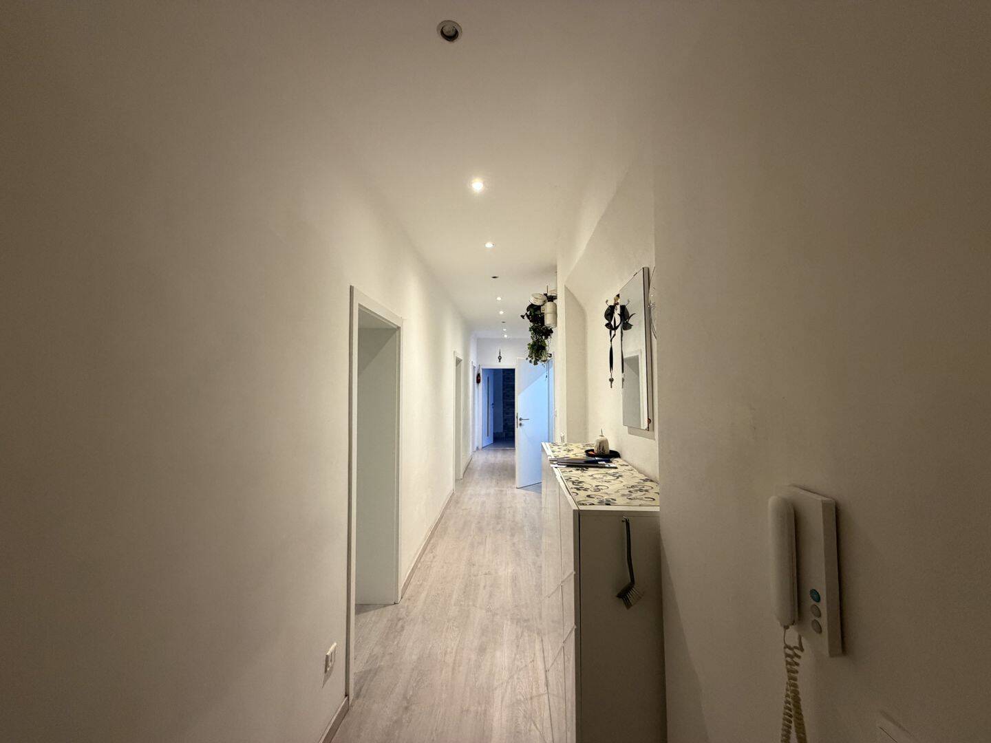 Sofort bezugsfrei: Modernisierte 4-Zimmer-Wohnung mit Balkon und Garten – Nürnberg – Vorschaubild 5