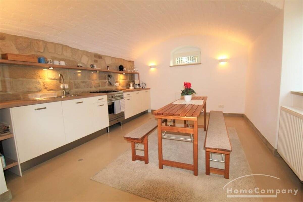 22309 HomeCompany Dresden Möbliert/Furnished 2-Zimmer Souterrain Apartment mit Terrasse in Dresden-Äußere Neustadt max. 2 Personen – 1099 Dresden – Bild 1 von 9