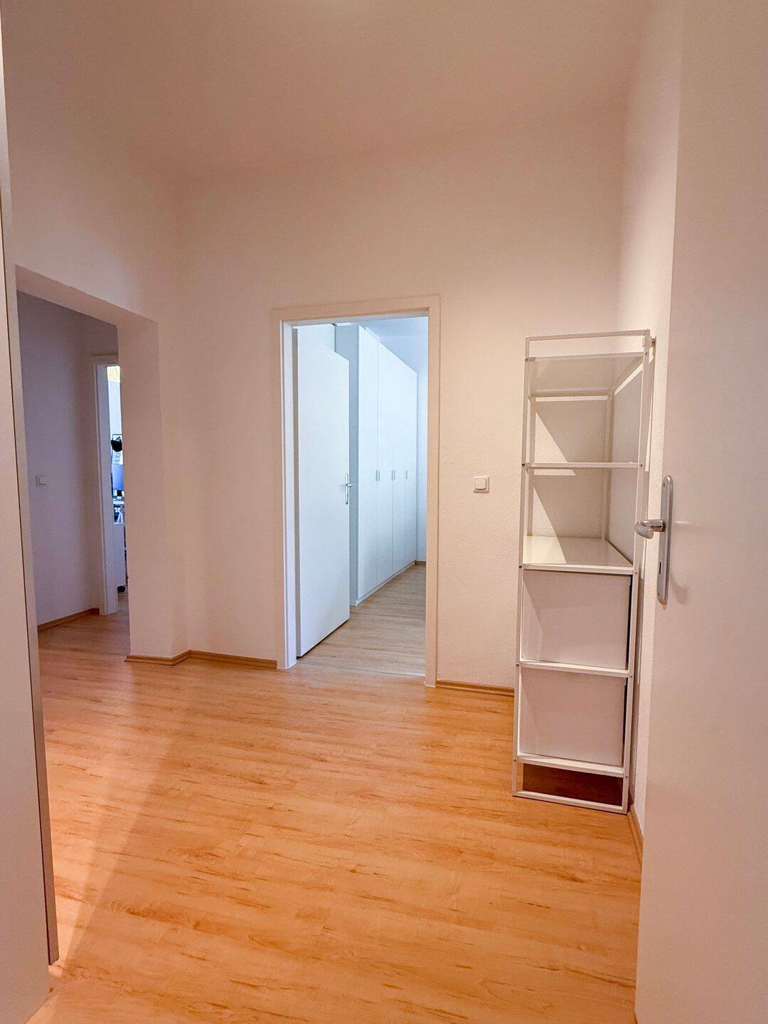 Charmante 3-Zimmer-Altbauwohnung mit zwei Balkonen und großem Gemeinschaftsgarten in Prenzlauer Berg – Berlin – Vorschaubild 5