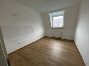 Wer will mich!? Zentrale 2-Zimmer-Wohnung, frisch saniert! – 45141 Essen – Vorschaubild 2