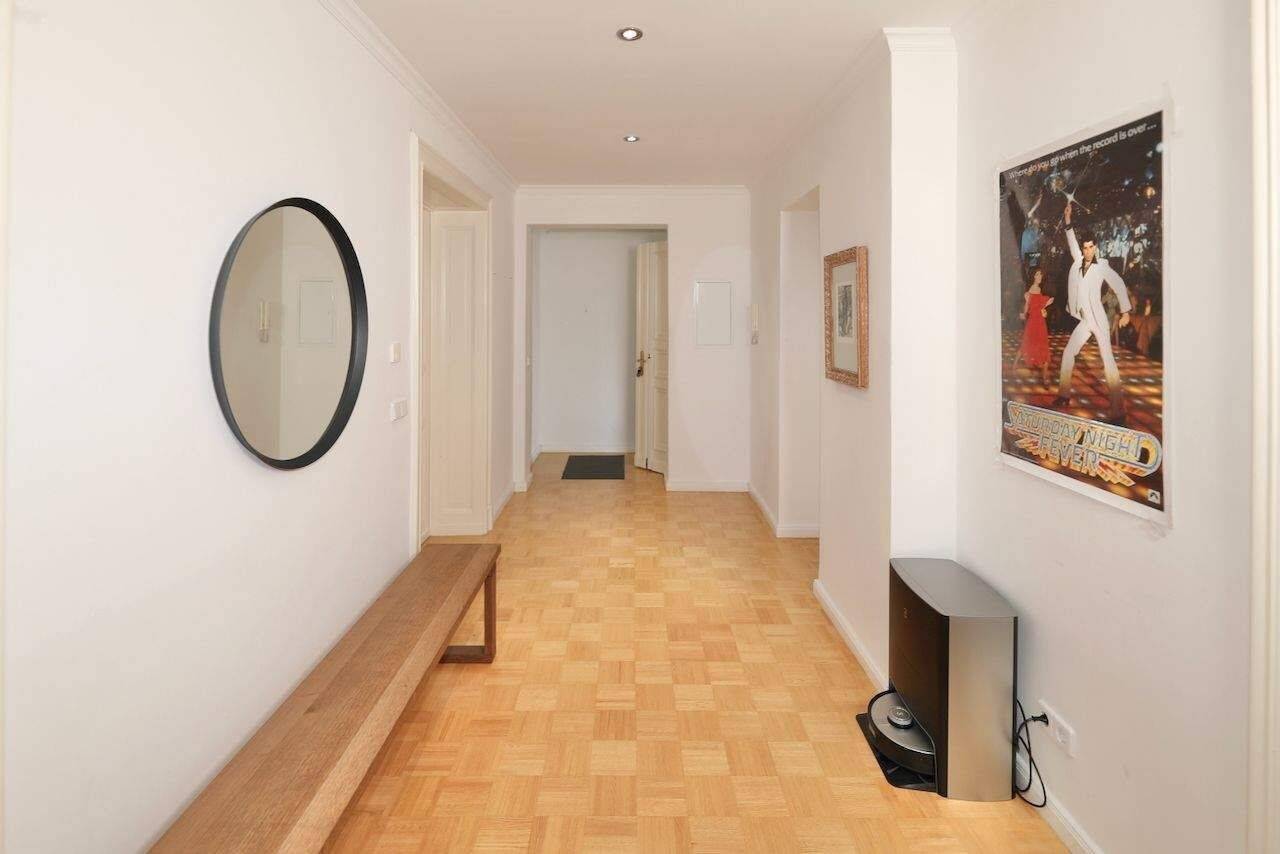 GROSSZÜGIGE ALTBAUWOHNUNG MIT AUFZUG - MIT BALKON & PARKETT - NÄHE OSTBAHNHOF & SPREE – Berlin – Vorschaubild 4