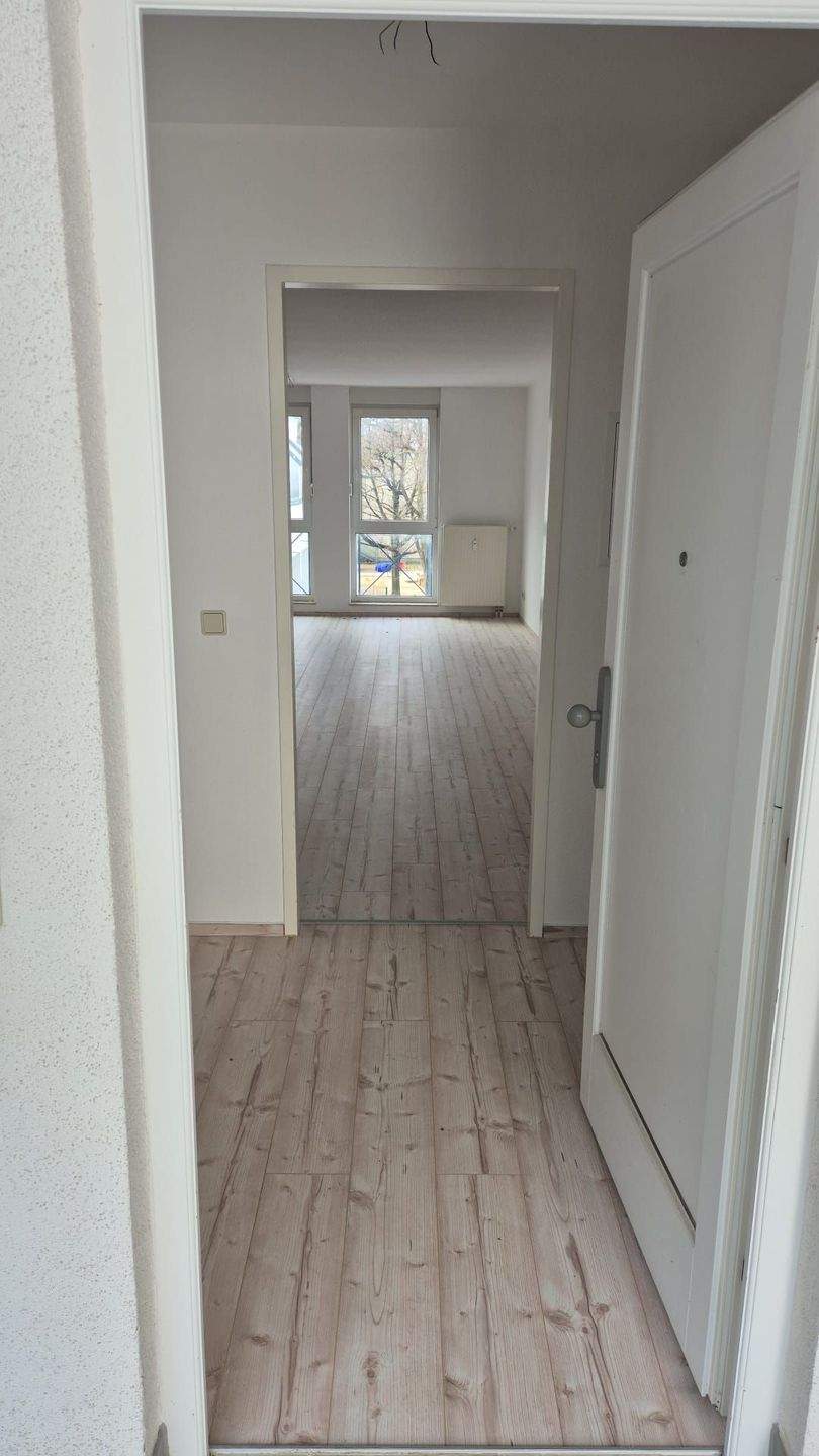 Großes 1-Raum-Apartment mit Fahrstuhl, Wannenbad mit Fenster – Chemnitz – Vorschaubild 7