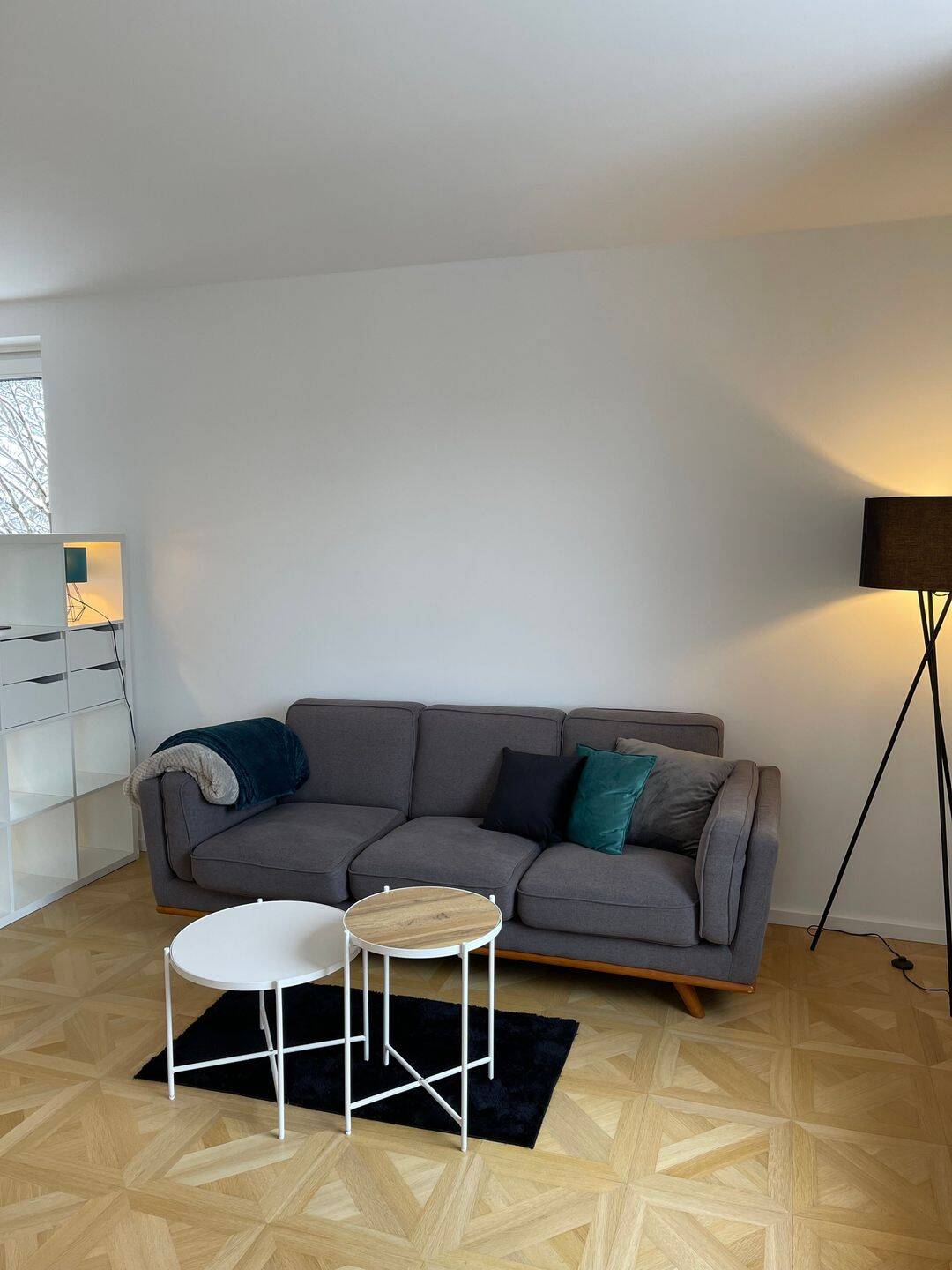 Zuhause mit 2 Zimmern und Südloggia in Schwabing direkt an der Leopoldstraße – München – Vorschaubild 4