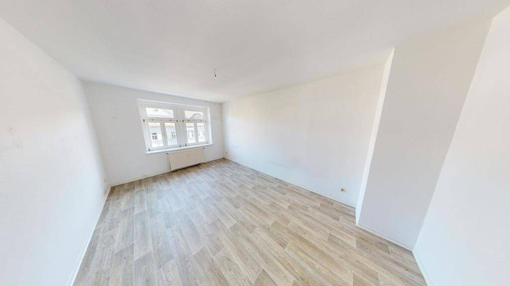 Charmante Dachgeschosswohnung mit Badewanne – Chemnitz – Vorschaubild 4