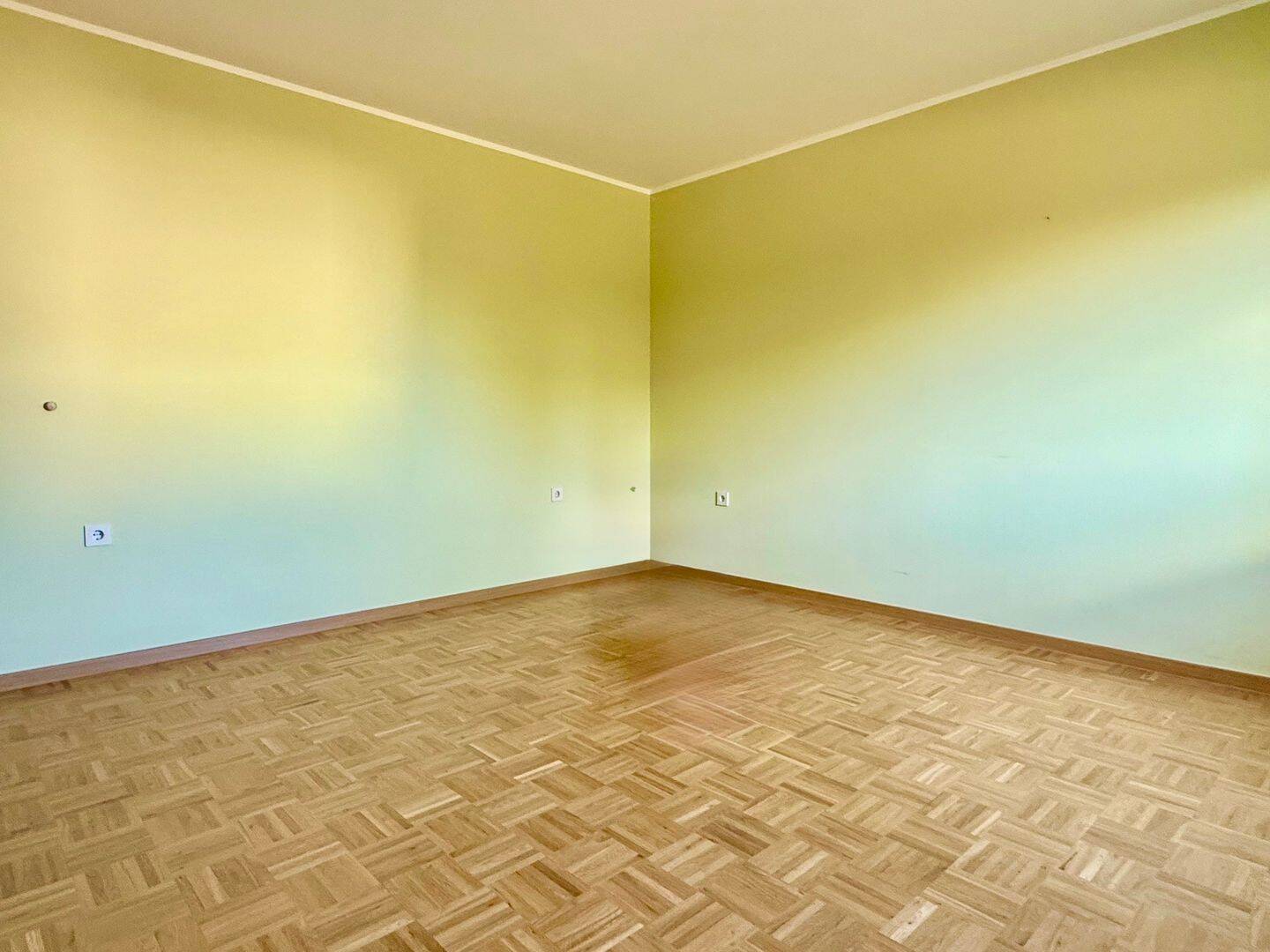 TOP LAGE, VIEL PLATZ, 2 GARAGEN, WINTERGARTEN UND PV-ANLAGE !!! – Bell – Vorschaubild 6