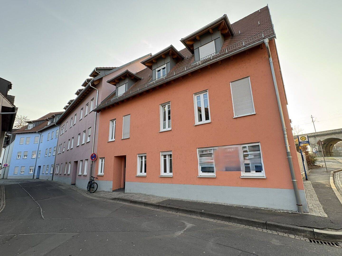 Modernes Wohnensemble mit barrierefreien Wohnungen, hoher Auslastung & zusätzlichem Gewerbepotenzial – Kitzingen – Vorschaubild 4