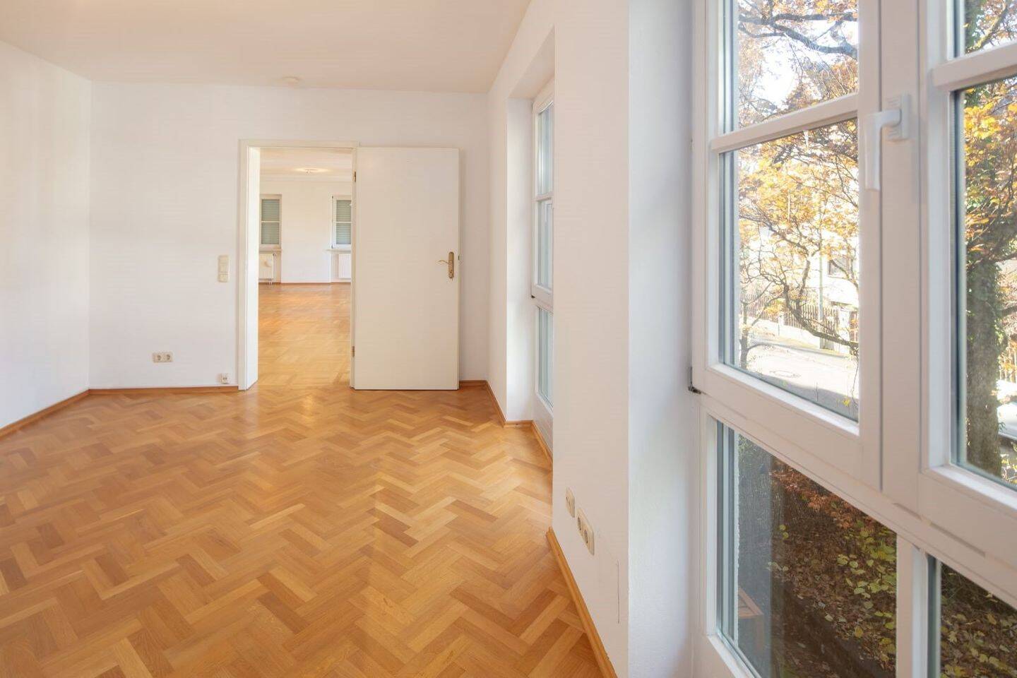Eine ganze Etage in kleiner WEG, sehr ruhig und grün, trotzdem gute Anbindung, 2 Garagen – München – Vorschaubild 9