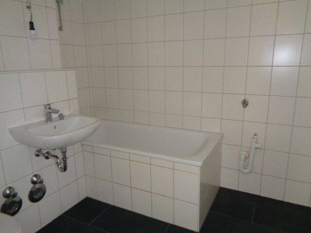 Reinkommen und Wohlfühlen: günstige 3-Zimmer-Wohnung (WBS erforderlich!) – Köln – Vorschaubild 3