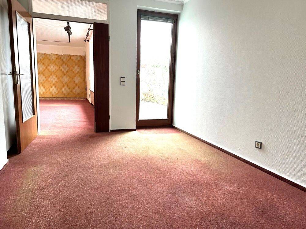 EBENERDIG in HABENHAUSEN! Atrium-Bungalow mit hochw. EBK, uneinsehb. Terrassengarten sowie Garage – Bremen – Vorschaubild 7