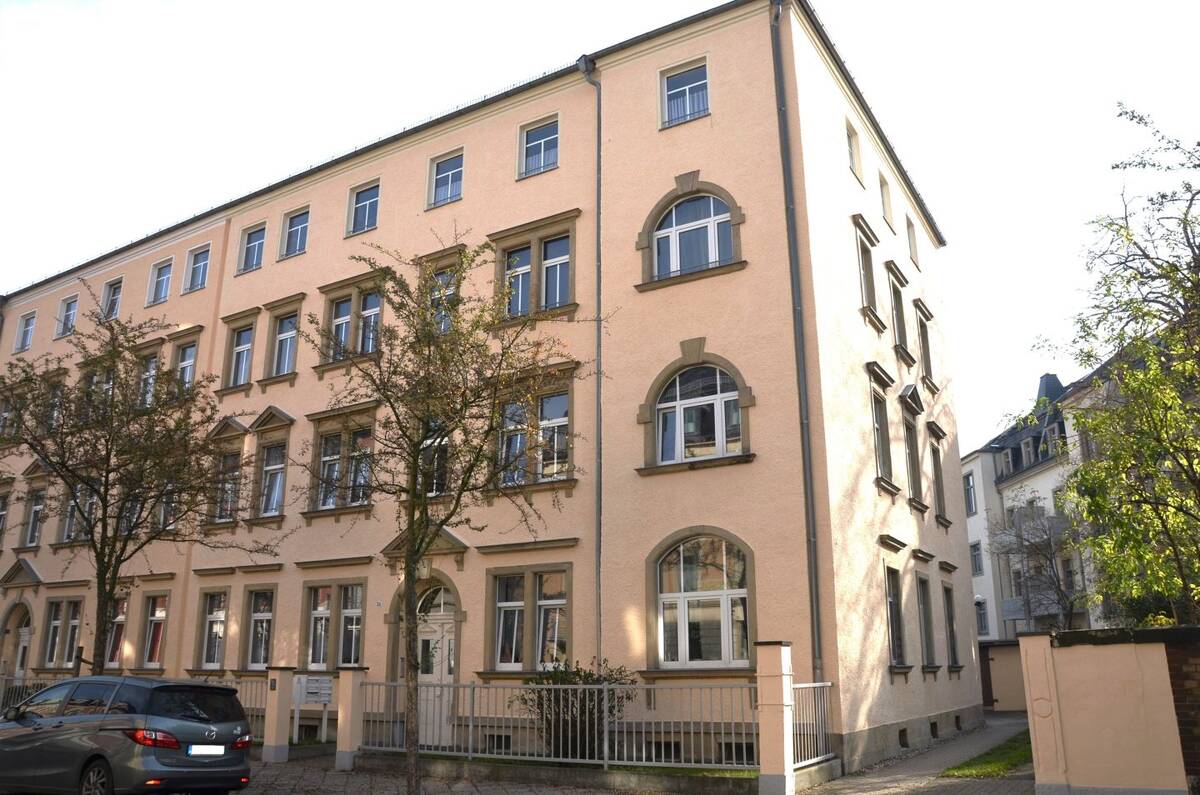 Voll möblierte 3-Zimmer Wohnung mit Balkon in perfekter, ruhiger Lage! – 1129 Dresden – Bild 1 von 9