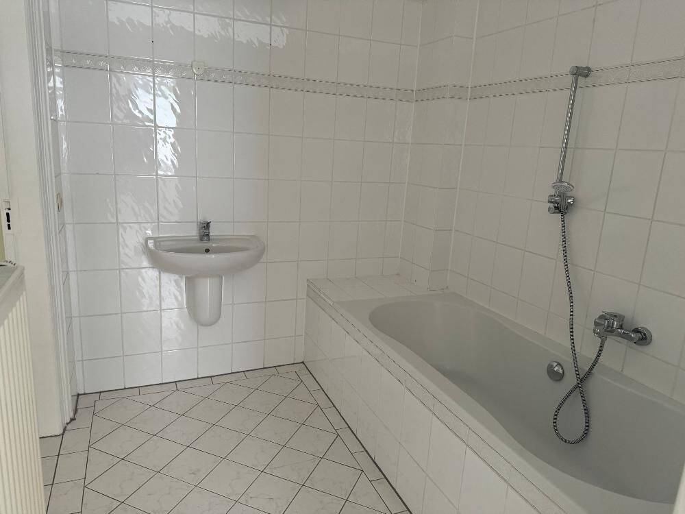 Geräumige 3-Zimmer-Wohnung / Büro mit großem Tageslichtbad – Chemnitz – Vorschaubild 8