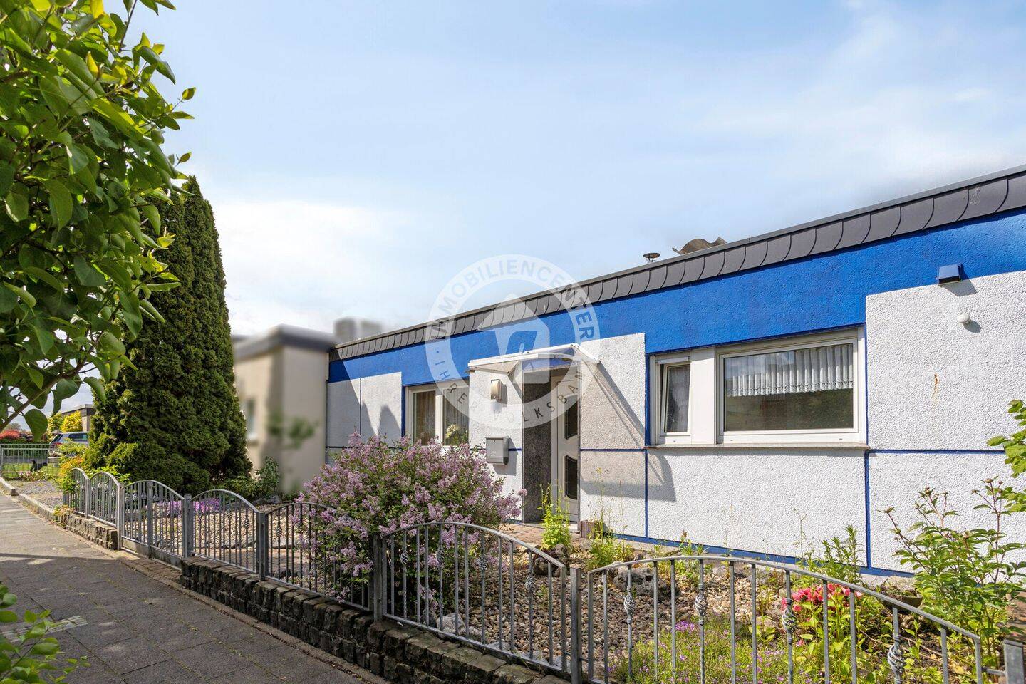 Komfortabel wohnen auf einer Ebene - Reihenbungalow mit Innenhof und Garage in ruhiger Lage!