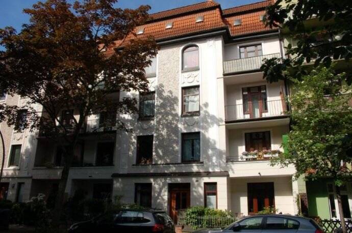 Winterhude! Zwischen Stadtpark und Osterbekkanal - Schöne 1-Zimmer Altbauwohnung mit Balkon