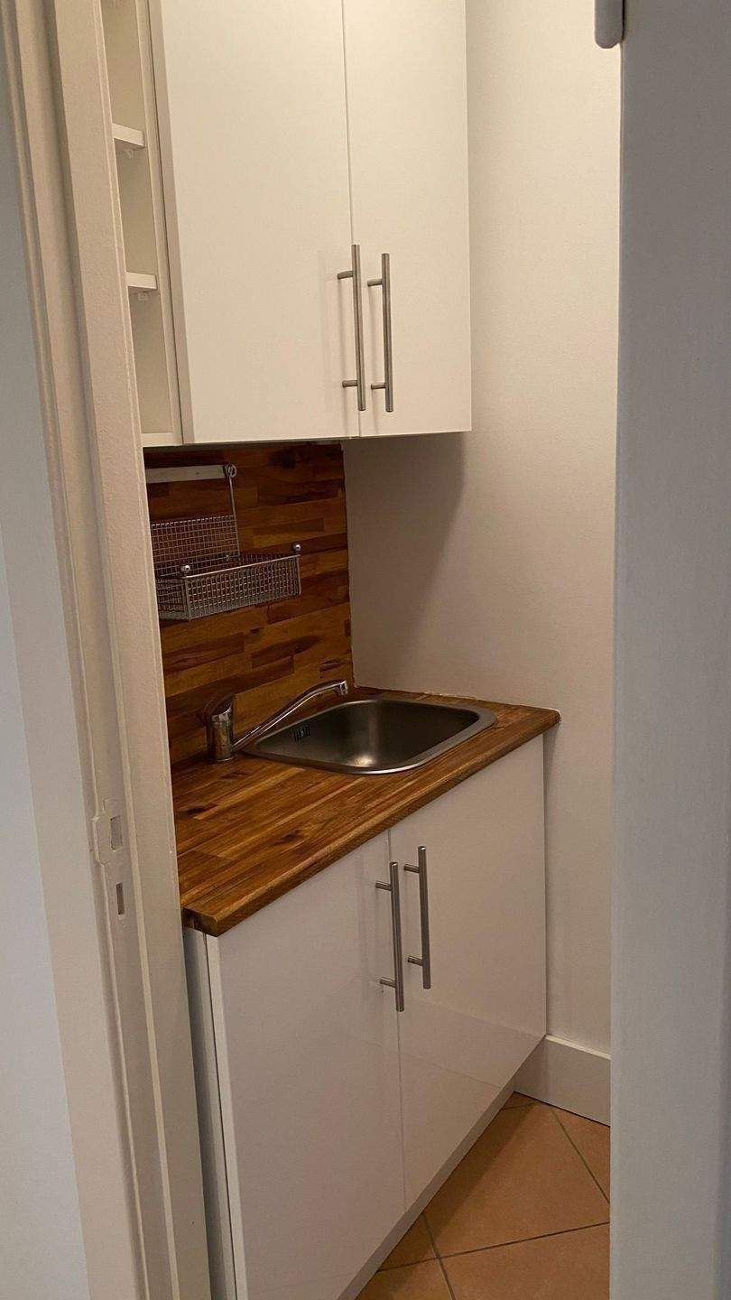 Winterhude: Appartement, ebenerdiges Duschbad, Einbauküche, 1. OG, Fahrstuhl, französicher Balkon, renoviert!!*** – Hamburg – Vorschaubild 3